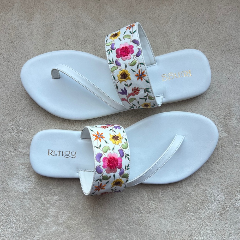 Rungg Women 8.5-9 EU 40 White Leather Floral Embroidered‎ Thong Flat Sandals